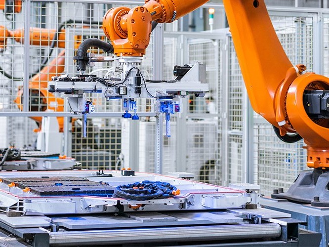 坚持把实体经济作为发展着力点